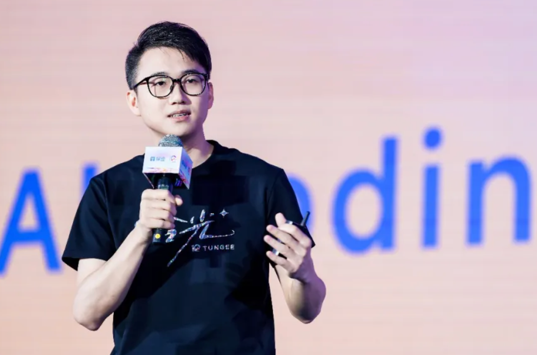 热血十年・智启未来｜陈开冉：筑牢数据护城河，打造垂类大模型